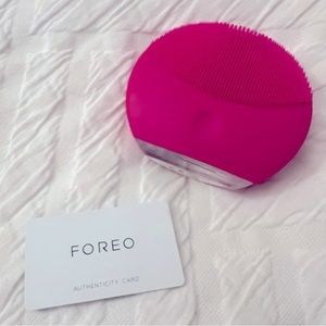 SOLD Foreo Luna Mini 2 in Fuchsia